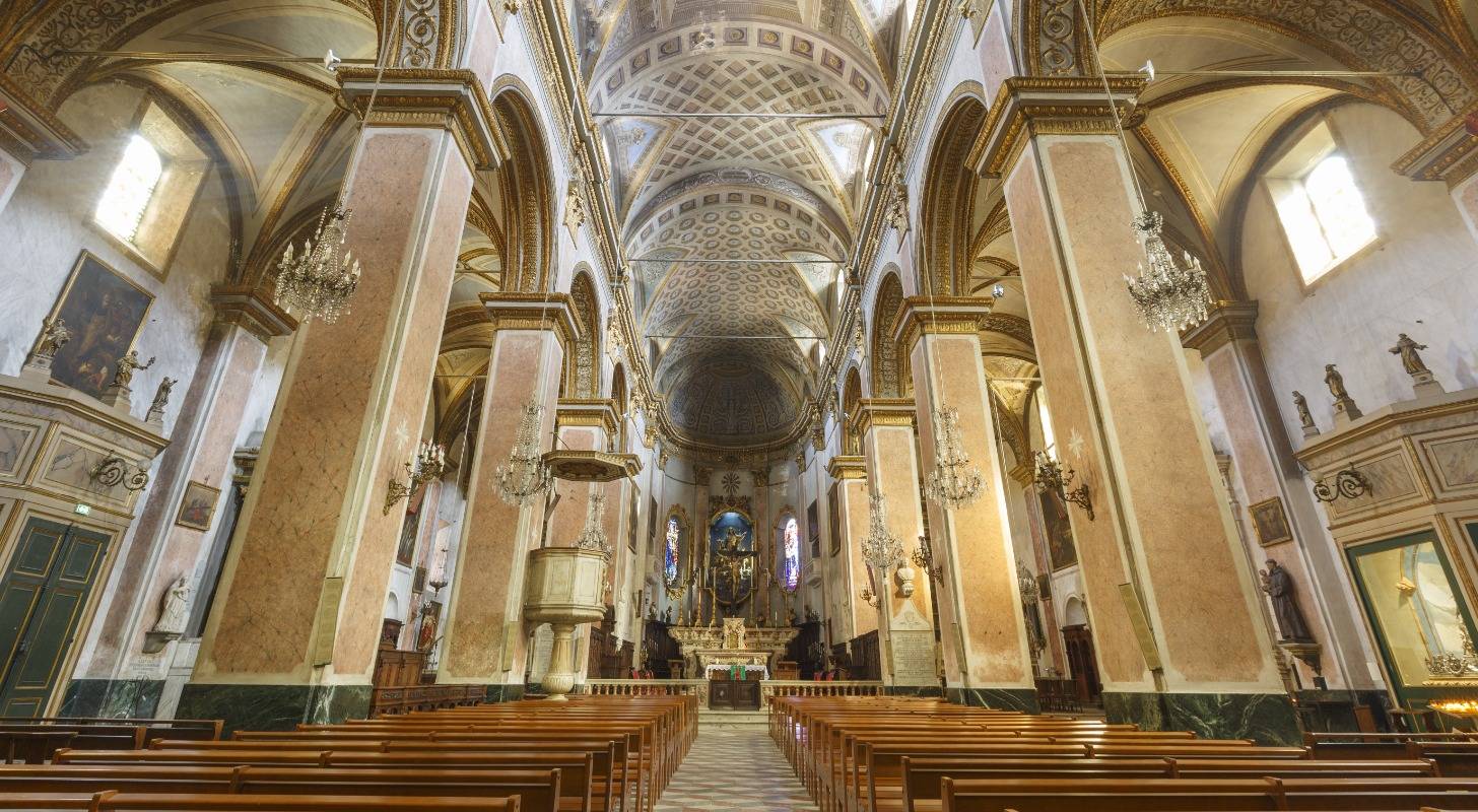 Visitez l'église principale de Bastia, réservez un billet d'avion pas cher pour la Corse