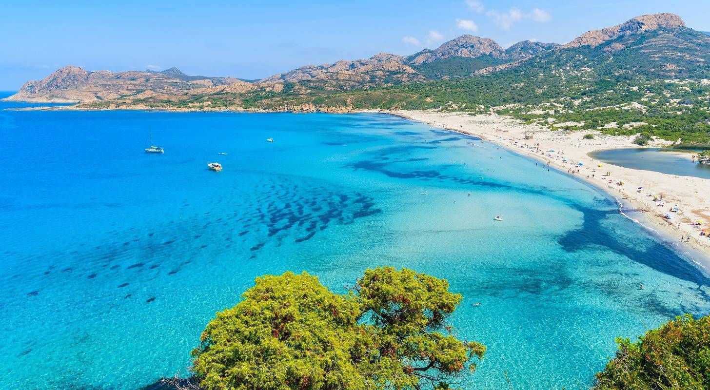 Détendez-vous sur la plage d'Ostriconi, réservez un vol pas cher pour Calvi