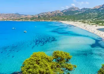 Détendez-vous sur la plage d'Ostriconi, réservez un vol pas cher pour Calvi