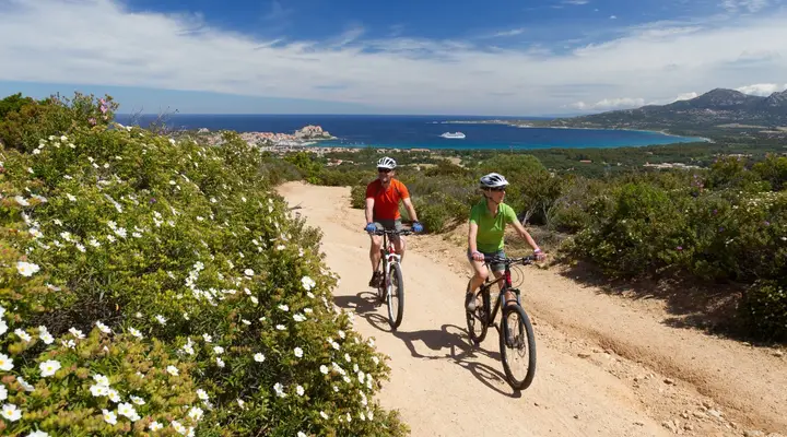 Profitez d'une balade à vélo, réservez un billet d'avion pas cher à destination de Figari Profitez d'une balade à vélo, réservez un billet d'avion pas cher à destination de Figari