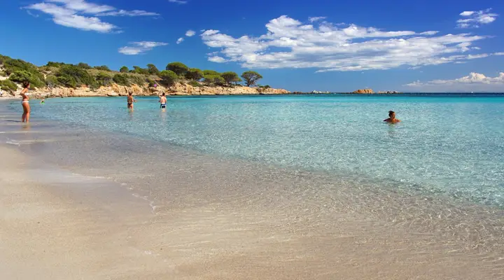 Détendez-vous sur les plages près de Figari, trouvez un vol pas cher pour la Corse Détendez-vous sur les plages près de Figari, trouvez un vol pas cher pour la Corse
