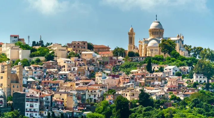 La Basilique Notre Dame d’Afrique d'Alger Acheter un billet d'avion pas cher pour l'Algérie et visiter la Basilique de Notre Dame d’Afrique d'Alger