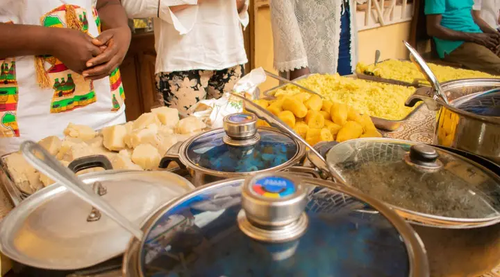 Plusieurs spécialités culinaires congolaises Voyage à Brazzaville, dégustation de spécialités culinaires congolaises
