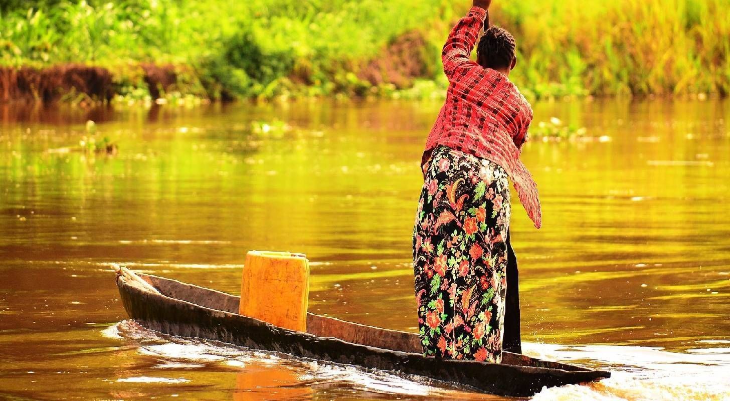 Vol pas cher pour le Congo, marchand sur le fleuve Congo