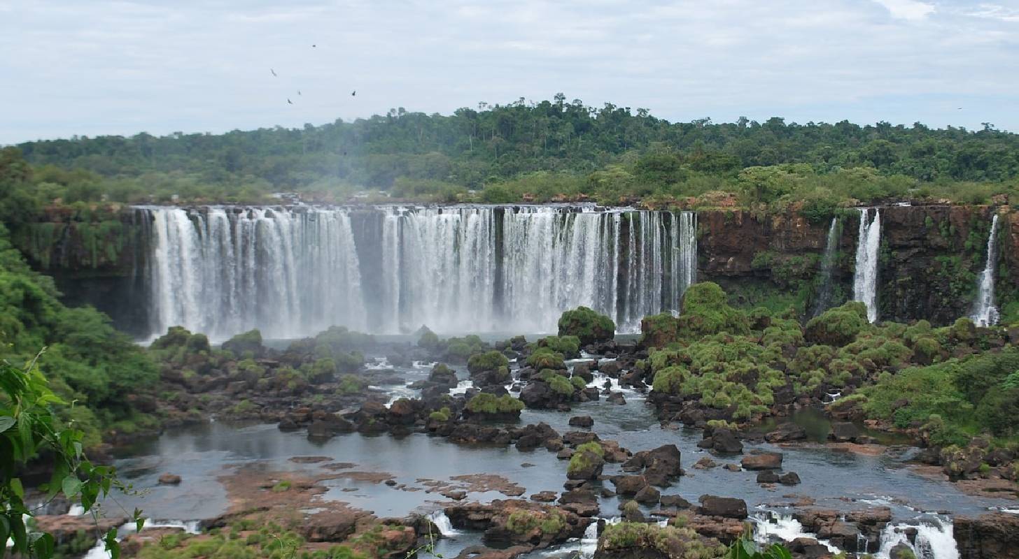 Réservez un vol pas cher pour l'Argentine et allez à la découverte des chutes d'eau d'Iguazu