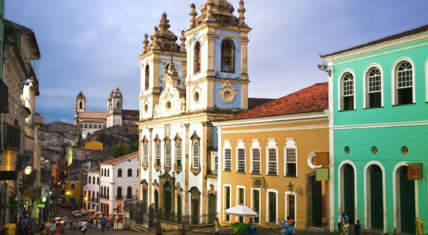 Vols directs pour le Brésil, visitez l'Église Rosario dos Negros à Salvador de Bahia