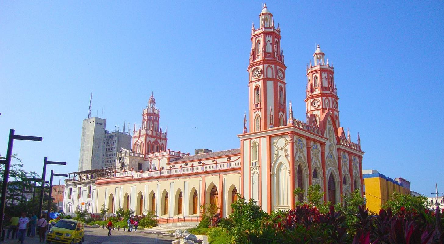 Trouvez un vol au meilleur prix pour la Colombie et visitez  l'Église Saint-Nicolas à Barranquilla