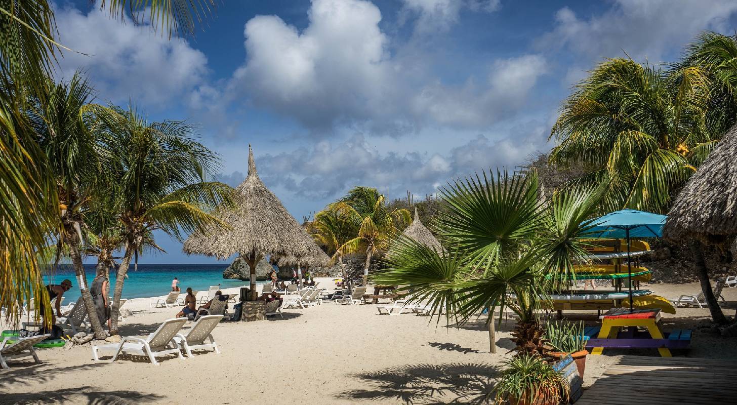 Voyage à Curaçao, moment de détente sur une plage paradisiaque