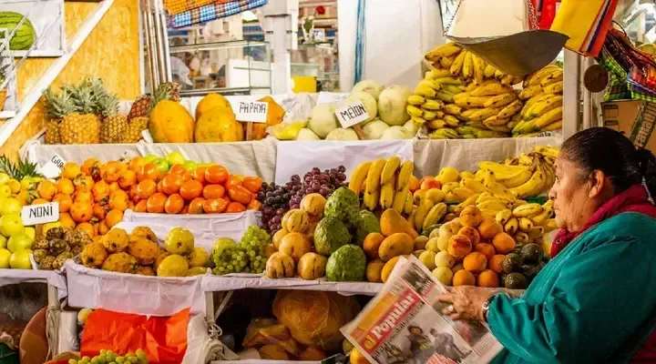 Un marché péruvien Billet d’avion pour le Pérou, flânerie dans un marché local