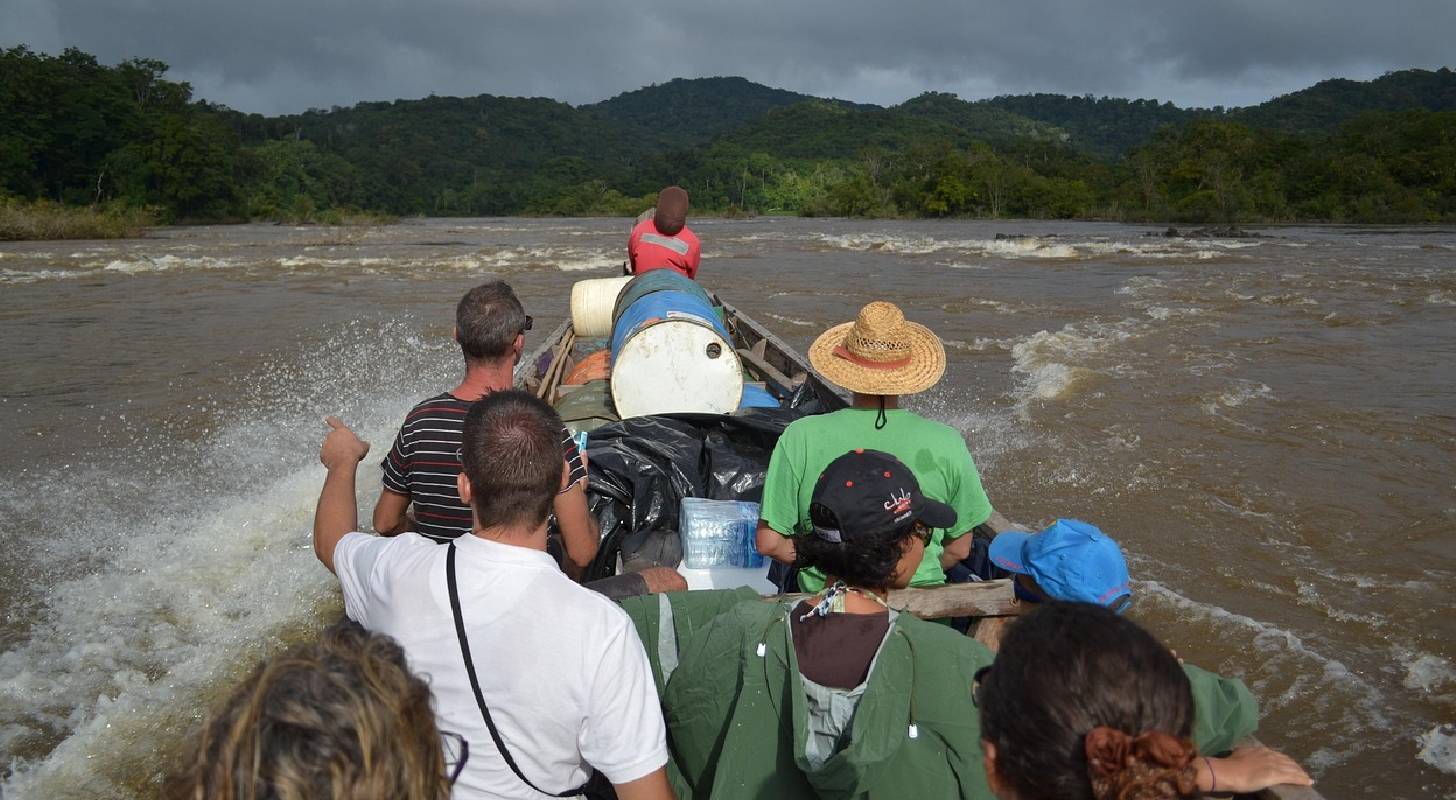 Réservez un vol pas cher pour explorer le Suriname et ses paysages uniques