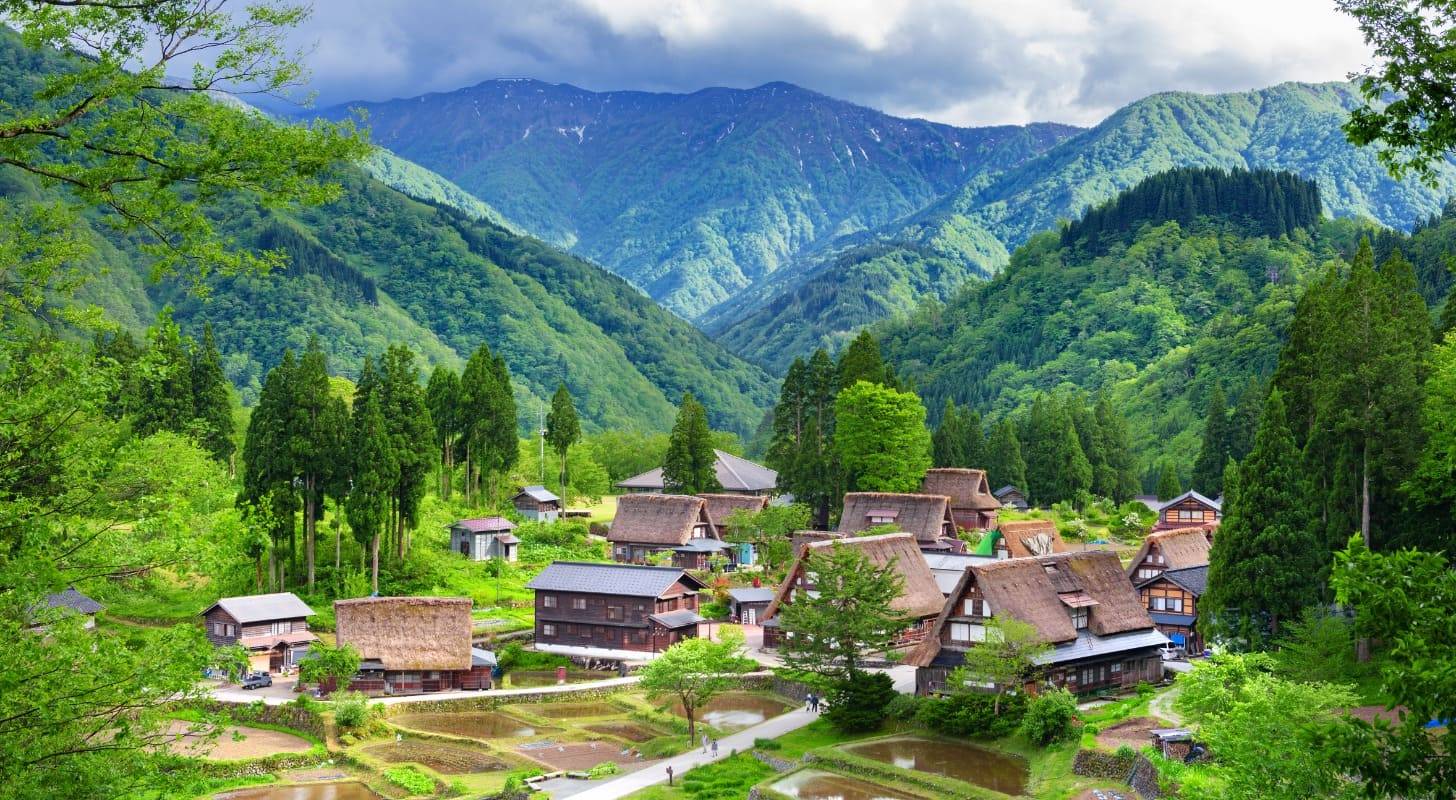 Vol pas cher pour le Japon, exploration du village traditionnel de Gokayama
