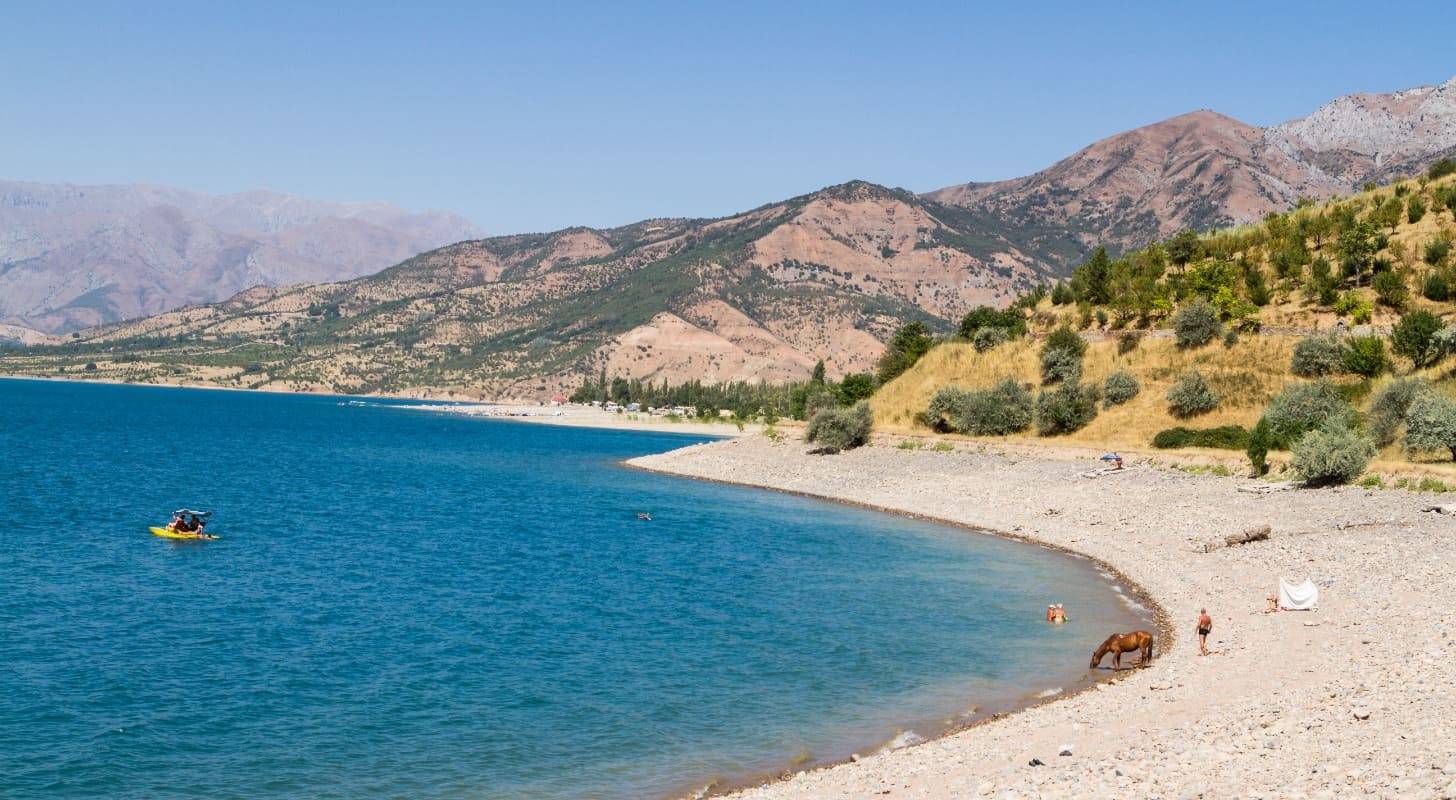 Partez en voyage en Ouzbékistan et admirez les paysages authentiques entre désert et lacs de montagne