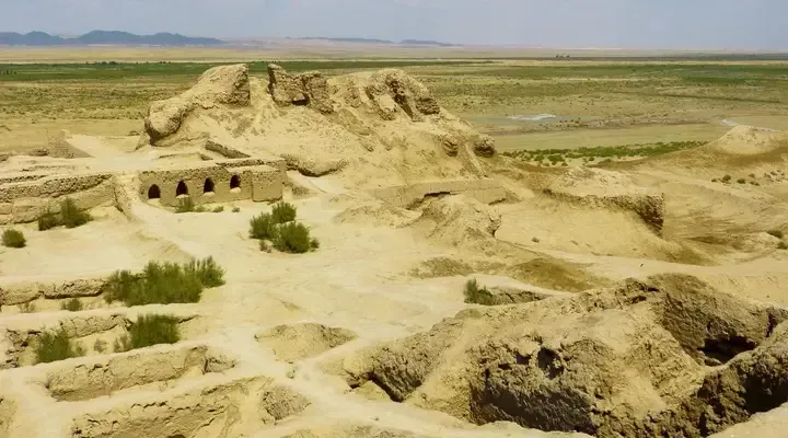 Fotifications d'Ayaz-Kala dans le désert d'Ouzbékistan Faites un road trip dans le désert d'Ouzbékistan et découvrez les fortifications d'Ayaz-Kala