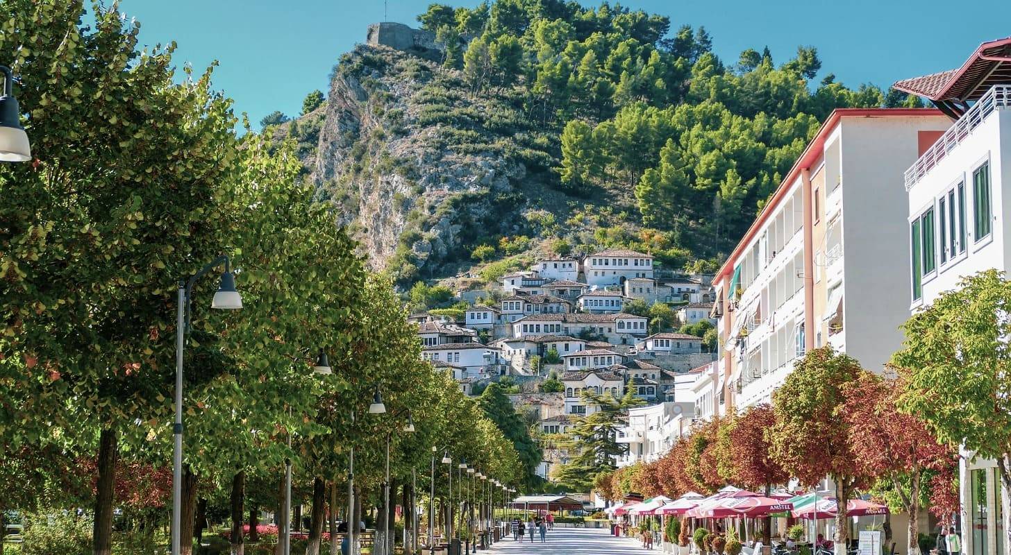 Vol pas cher pour l’Albanie, découvrez le quartier Mangalem de Berat