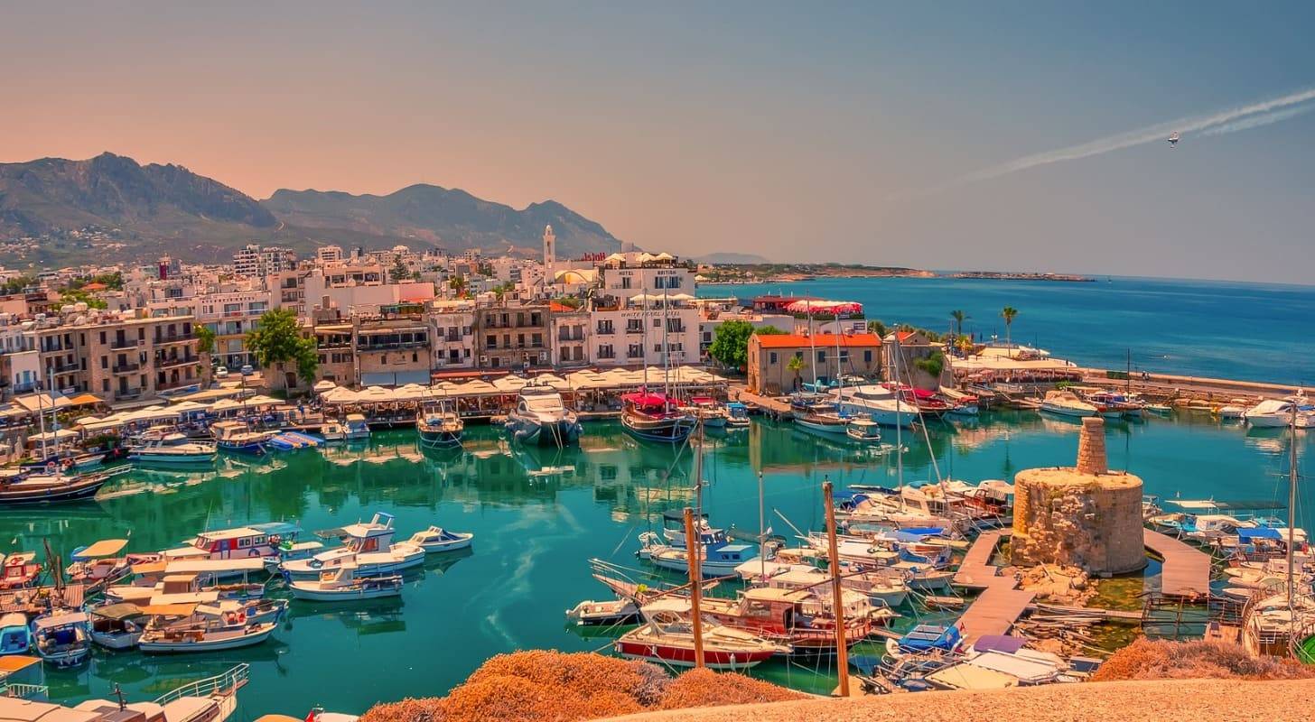 Vol pas cher pour Chypre, profitez de la vue sur le port de Kyrenia
