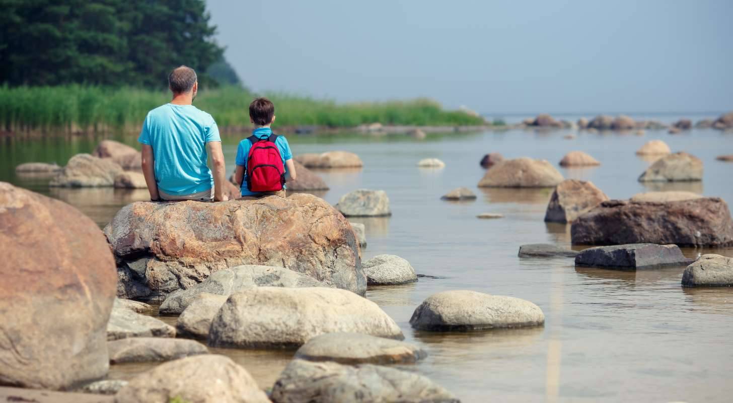 Billet d’avion pour l’Estonie, profitez d’un moment en famille au bord d’une rivière
