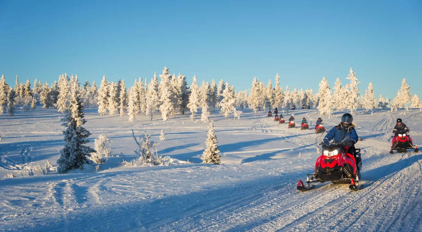 Billet d'avion pas cher pour la Finlande, partez en balade en motoneige en Laponie