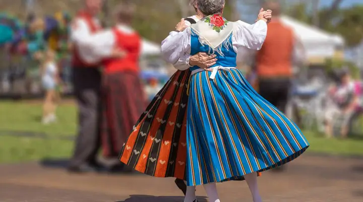 La fête de la Saint-Jean en Finlande Voyagez en Finlande au meilleur prix et assistez à la fête de la Saint-Jean