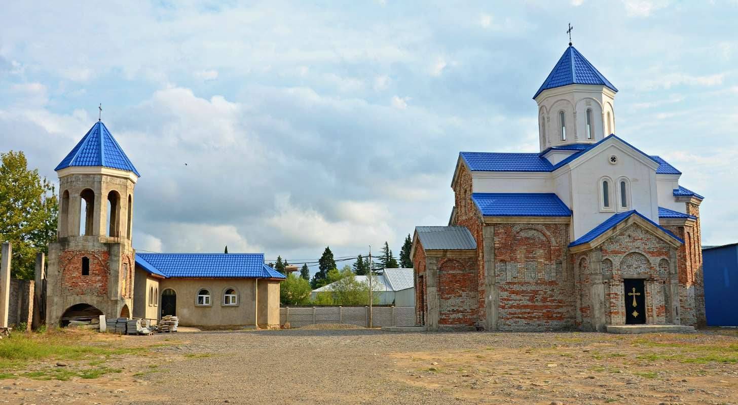 Réservez un vol pas cher pour la Géorgie et visitez la cathédrale de Bagrati à Kutaisi