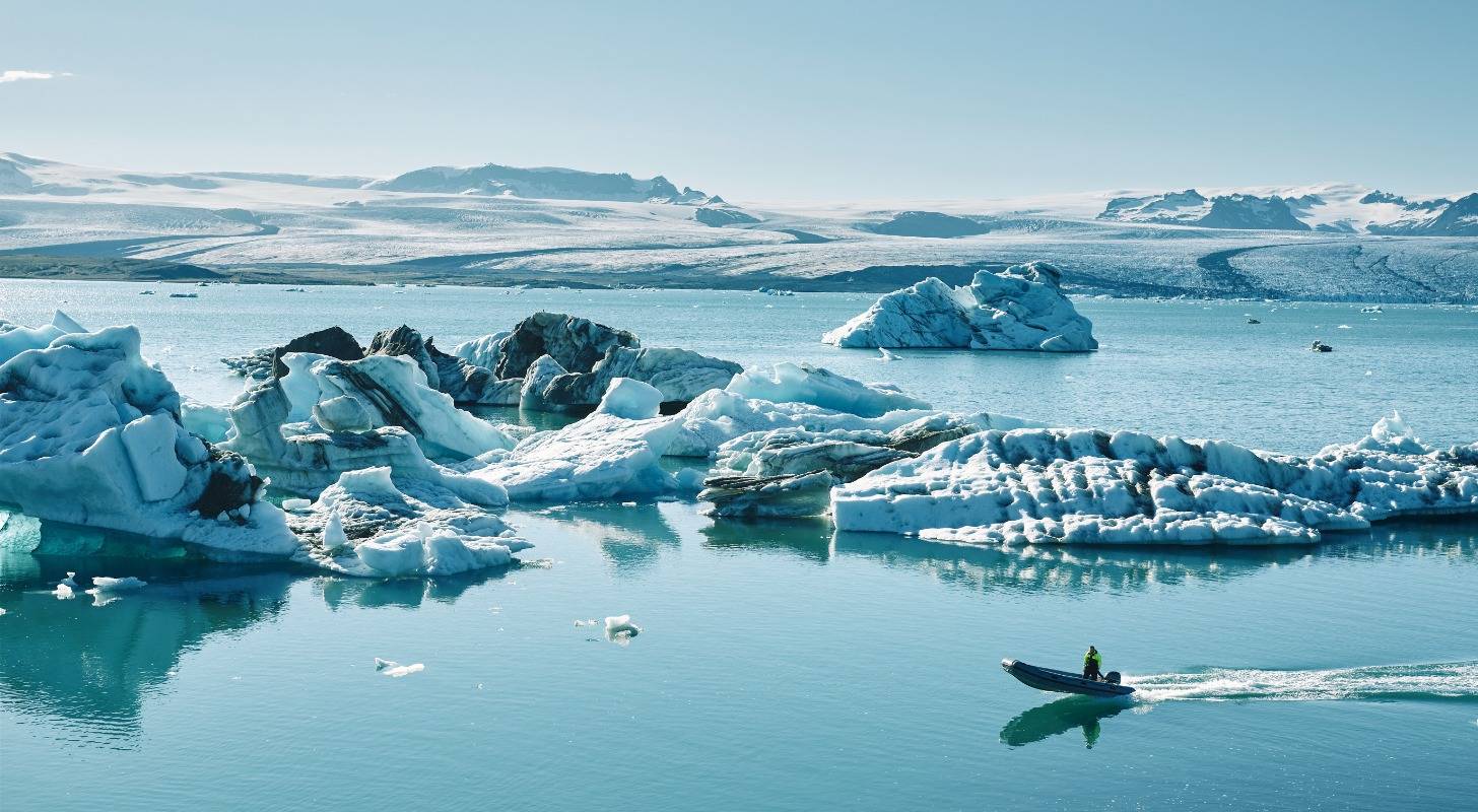 Partez en croisière au milieu des glaciers, réservez votre aventure en Islande dès maintenant