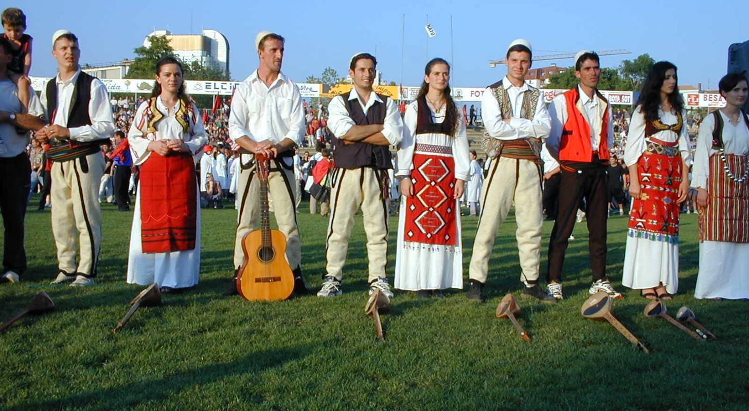 Vol pas cher pour le Kosovo, découvrez une fête en costumes traditionnels