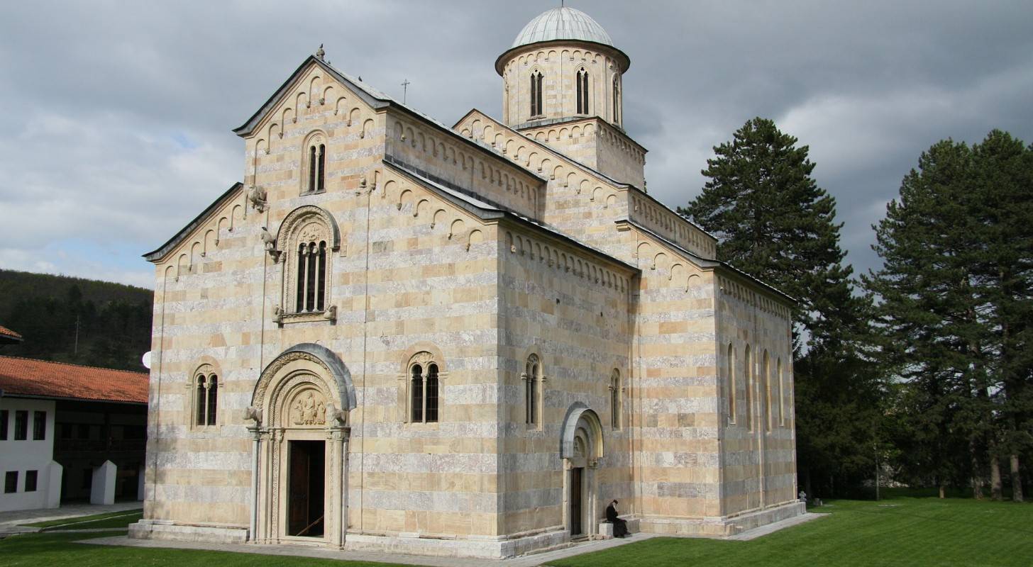 Voyage au Kosovo, explorez un monastère orthodoxe typique des Balkans