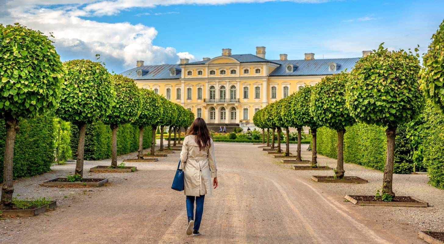 Vol pas cher pour la Lettonie, flânez dans les jardins du Palais de Rundale