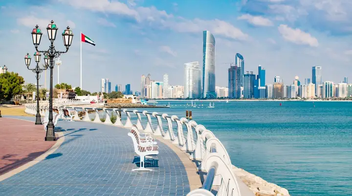 Le bord de mer d'Abu Dhabi Voyage à Abu Dhabi, balade sur le front de mer de la capitale émiratie