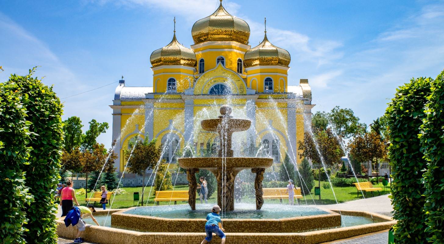 Vol pas cher pour la Moldavie, explorez la cathédrale Saint Ioan Botezător