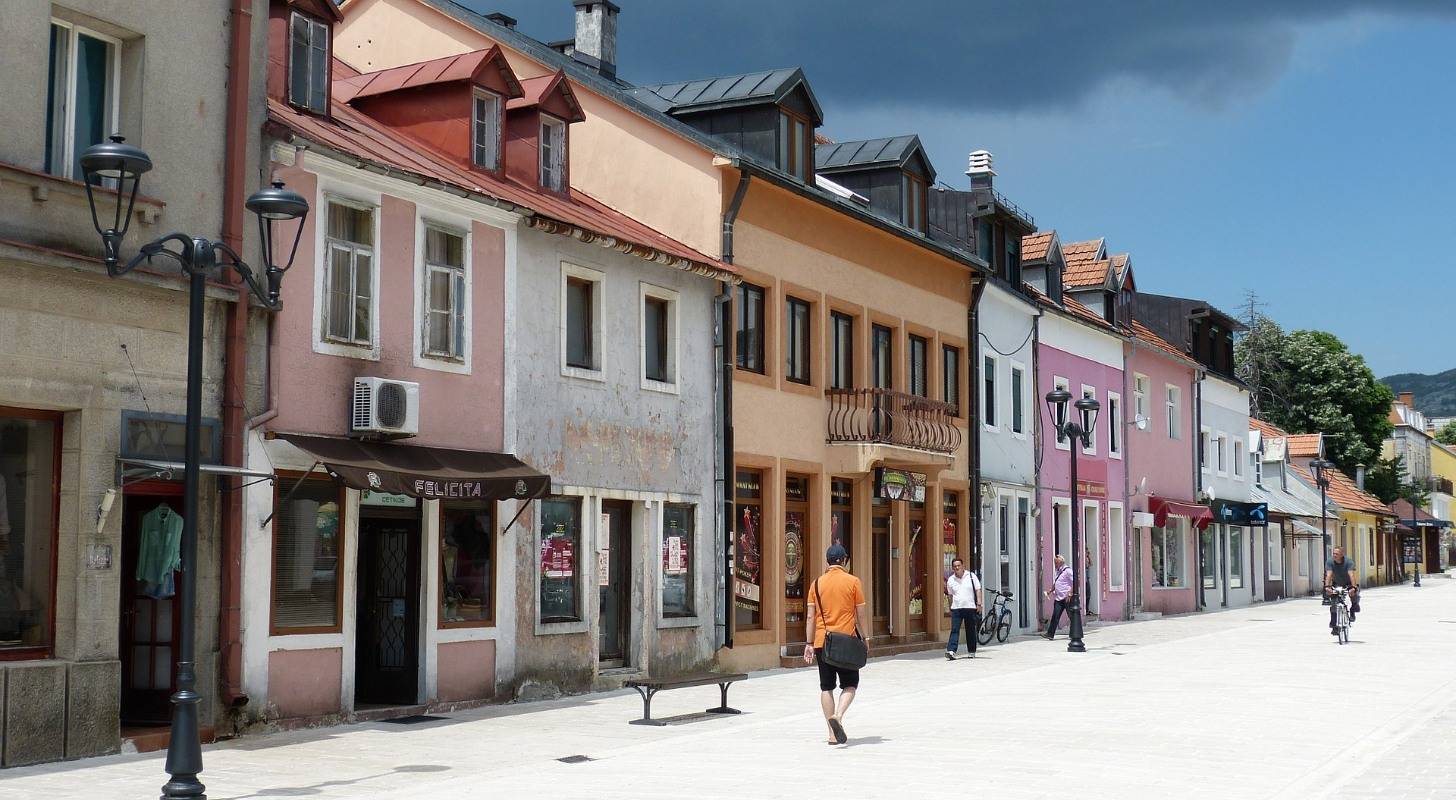Réservez un billet d’avion pour le Monténégro, flânez dans la ville de Cetinje