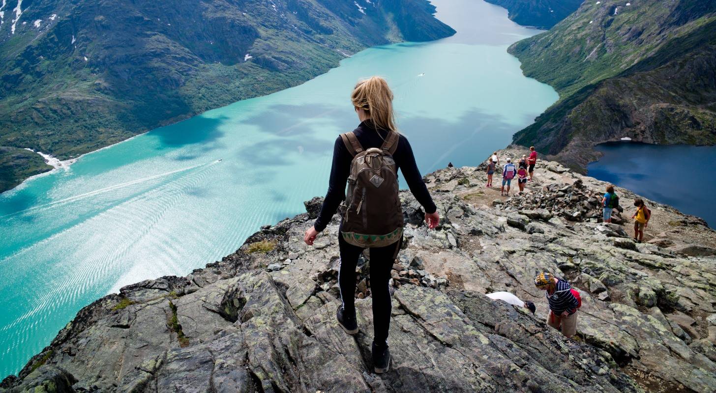 Billet d'avion pour la Norvège, entre montagnes, fjords et nature