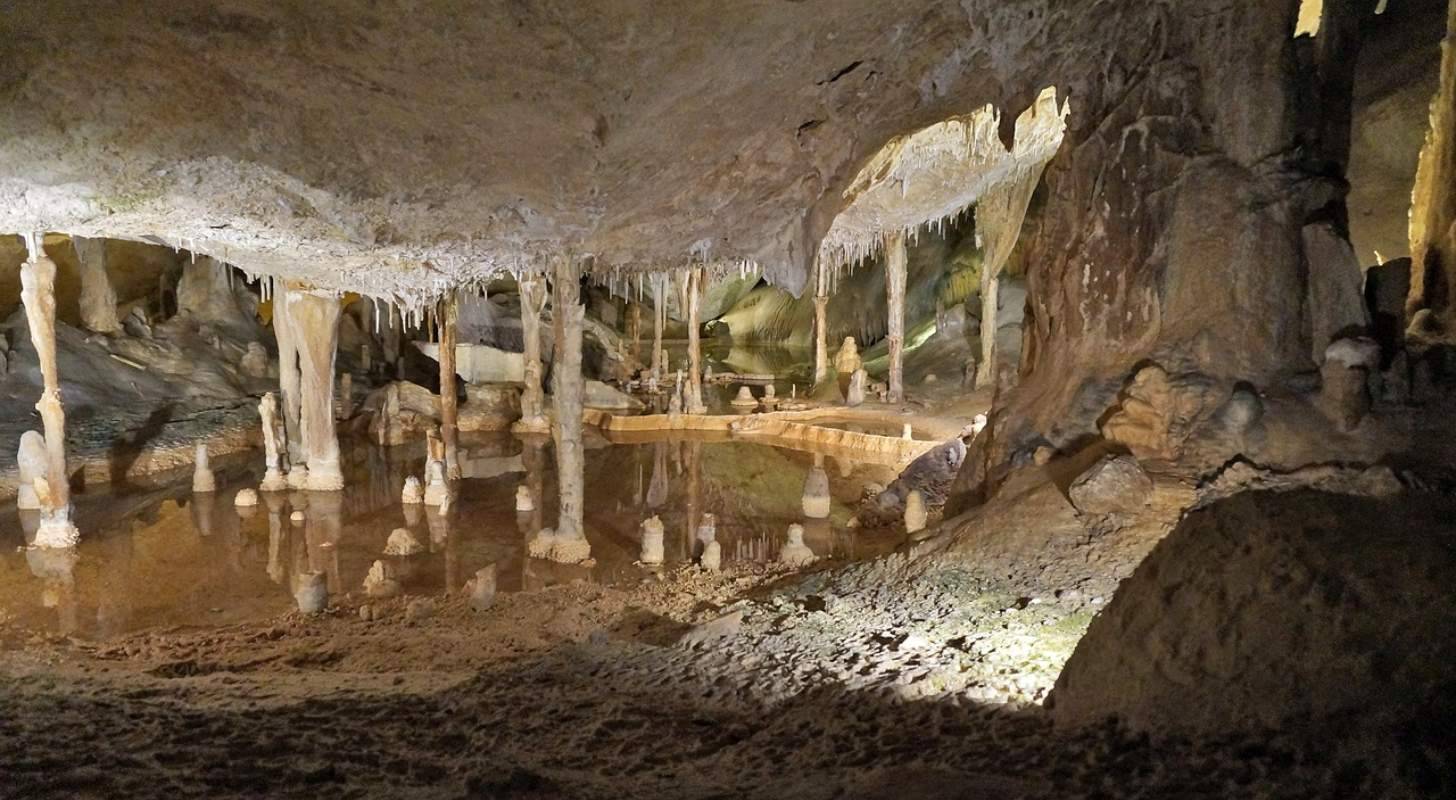 Visitez les grottes de Can Marça à Ibiza et réservez un billet d'avion pas cher pour Ibiza