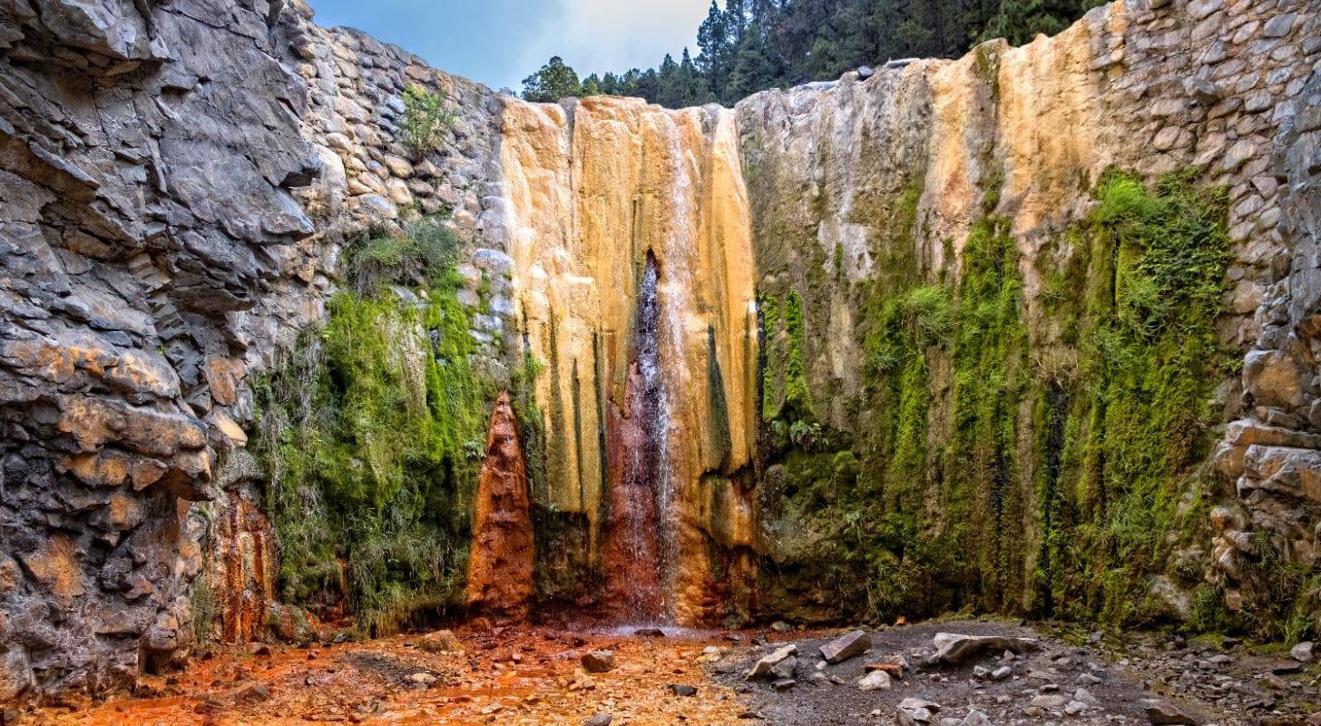 Découvrez la Cascada de los Colores avec un vol pas cher pour La Palma