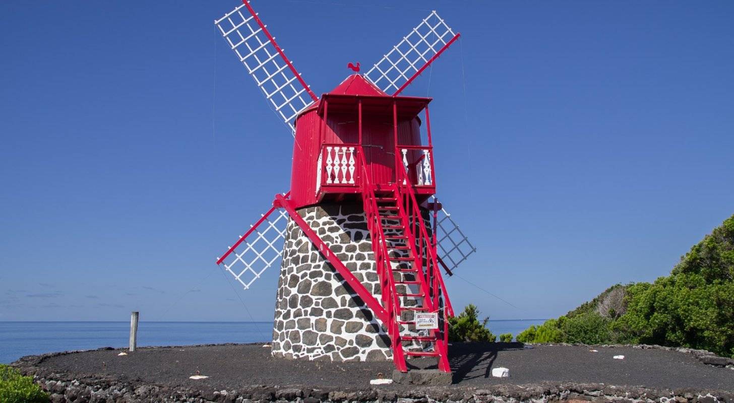 Billet d’avion pour les Açores, visite d’un moulin traditionnel sur l’archipel