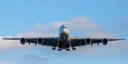 avion emirates en vol