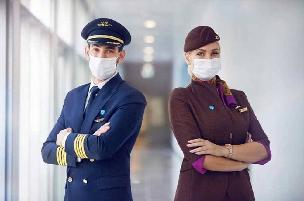 Personnel naviguant Etihad Photo d'un stewart et d'une hotesse Etihad