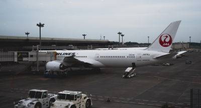 japan airlines au sol