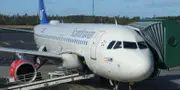 avion scandinavian sur tarmac