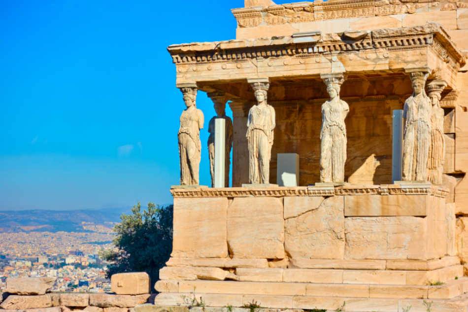 Photo des statues des cariatides de l'Acropole d'Athènes en Grèce