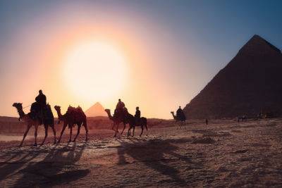balade au pied des pyramides d egypte