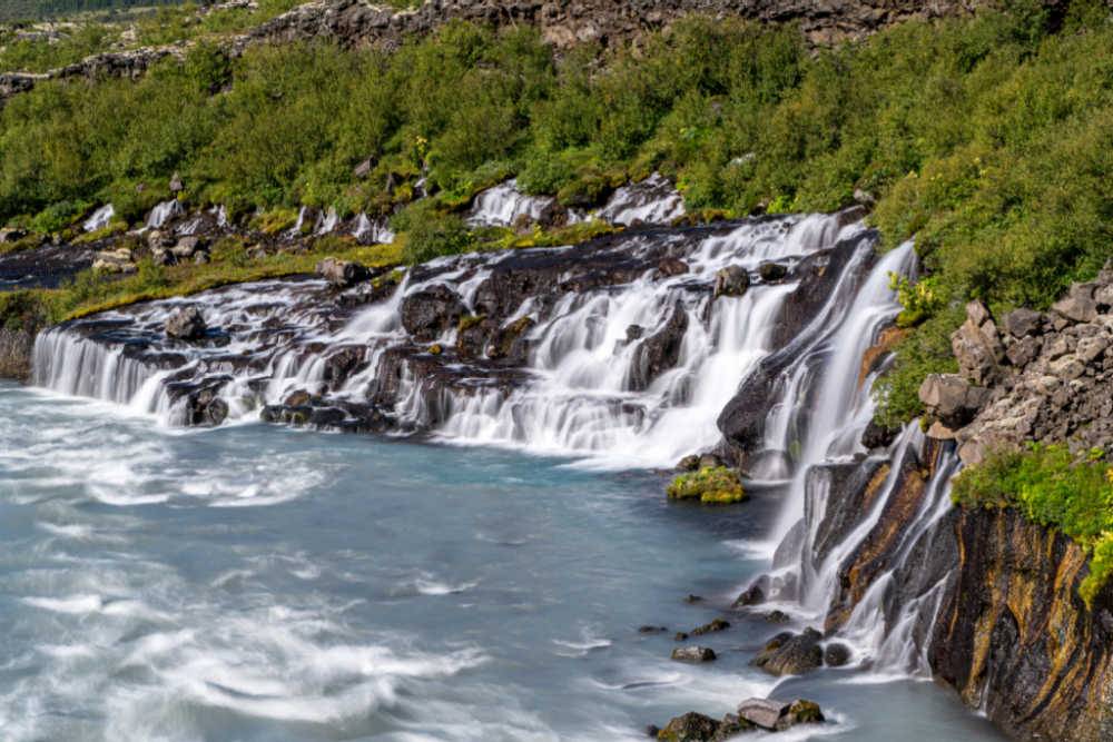 Vue de magnifiques cascades en Islande