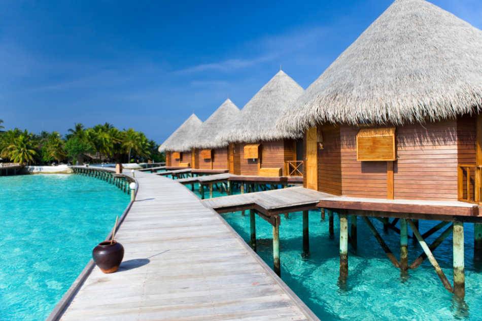 maisons sur pilotis aux maldives