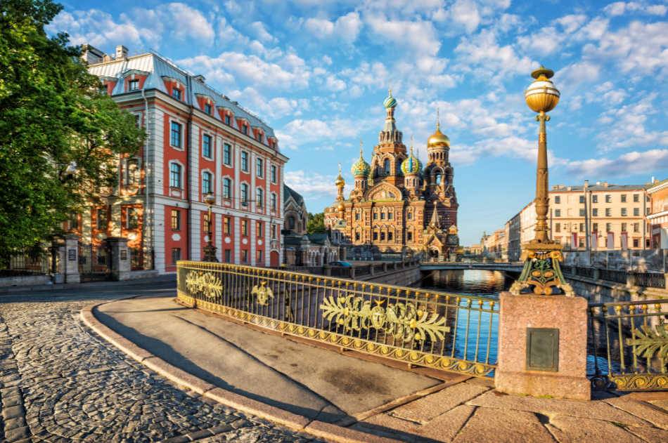 Vue des canaux àSaint Petersbourg en Russie