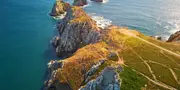 Vue de magnifiques falaises en Bretagne